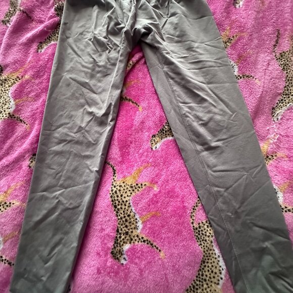 NVGTN SEAMLESS (NWOT) LEGGINGS - Picture 3 of 5